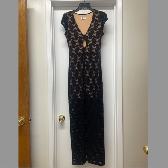 NIGHTCAP Black Lace Keyhole Open Bottom Maxi Dress EUC - Picture 4 of 12